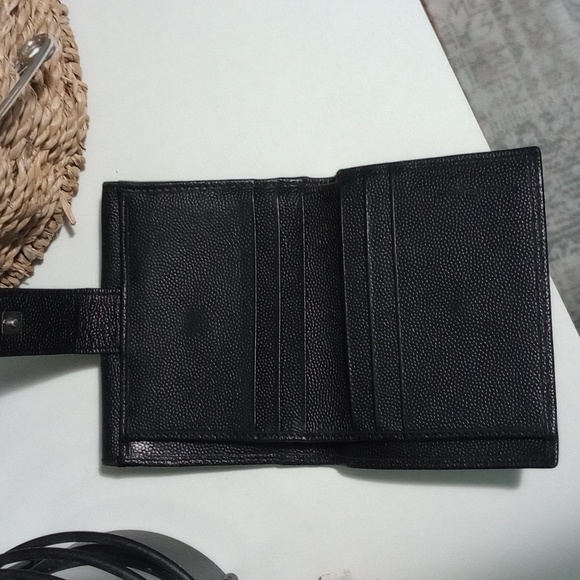 Salvatore Ferragamo Vara Bow Compact Wallet in Black Pebbled Leather - Picture 4 of 14